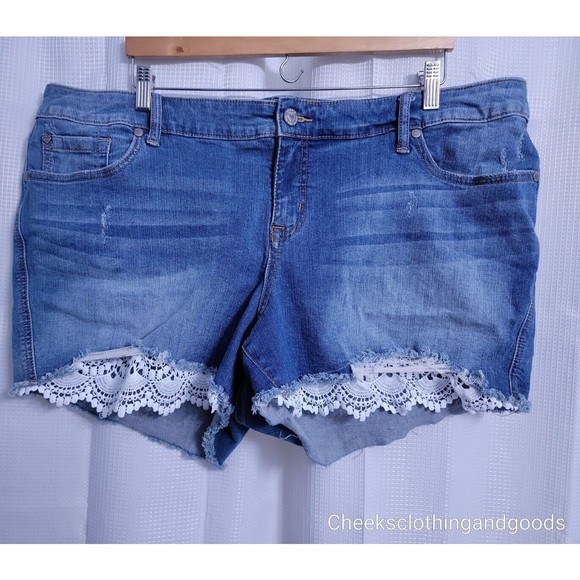 Lot of 5 Torrid/Dollhouse Shorts Women's PLUS Size 22 - Picture 2 of 12